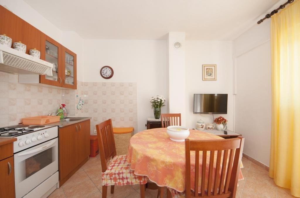 Apartments Mira Сплитска Екстериор снимка
