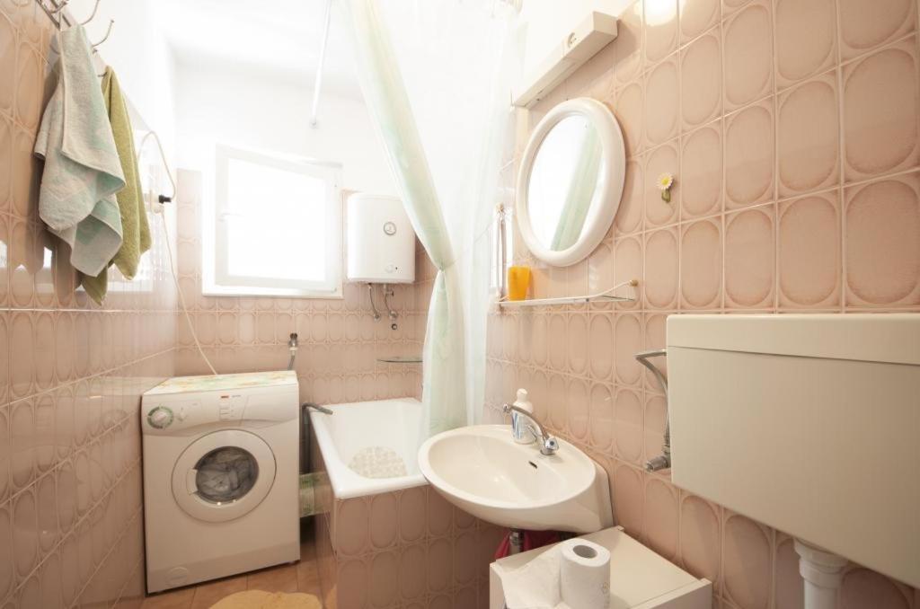 Apartments Mira Сплитска Екстериор снимка