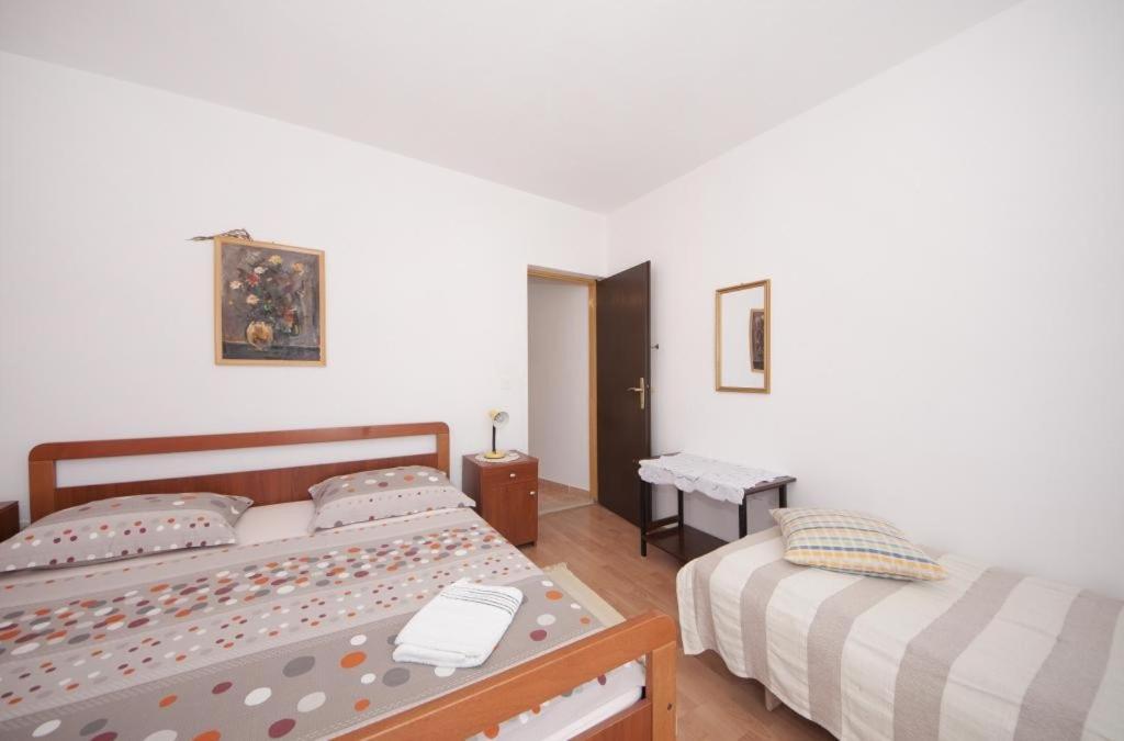 Apartments Mira Сплитска Екстериор снимка