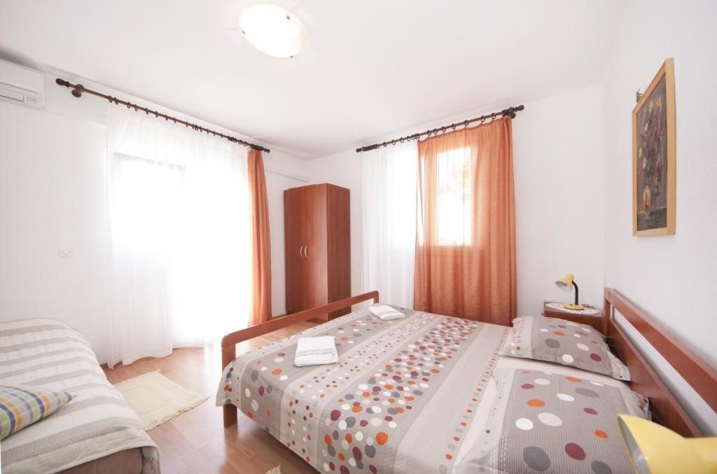 Apartments Mira Сплитска Екстериор снимка