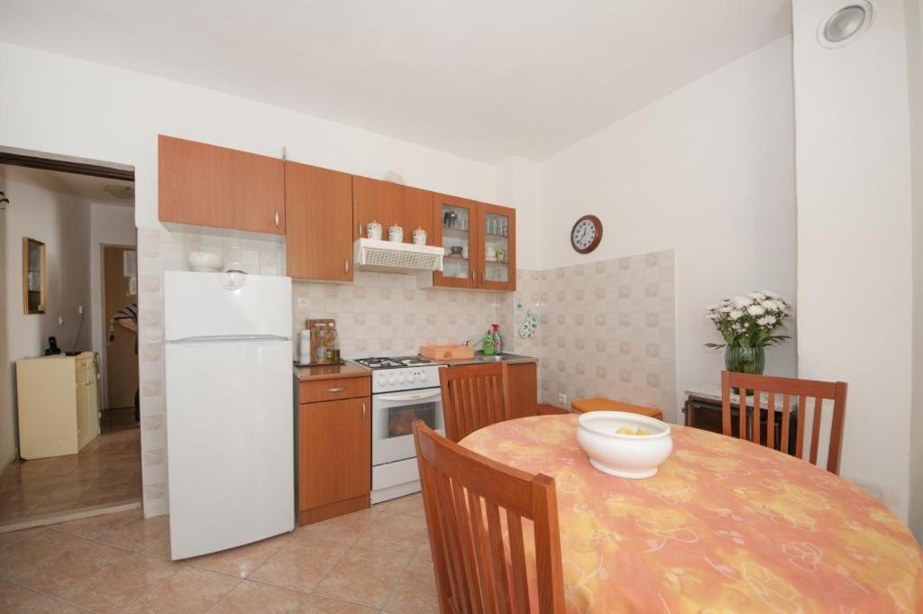 Apartments Mira Сплитска Екстериор снимка